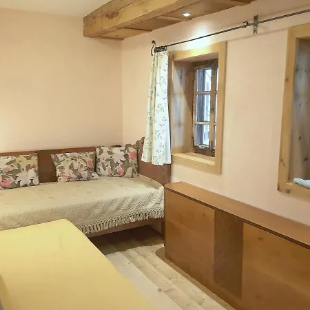 Senftahaus انرفلغراتن